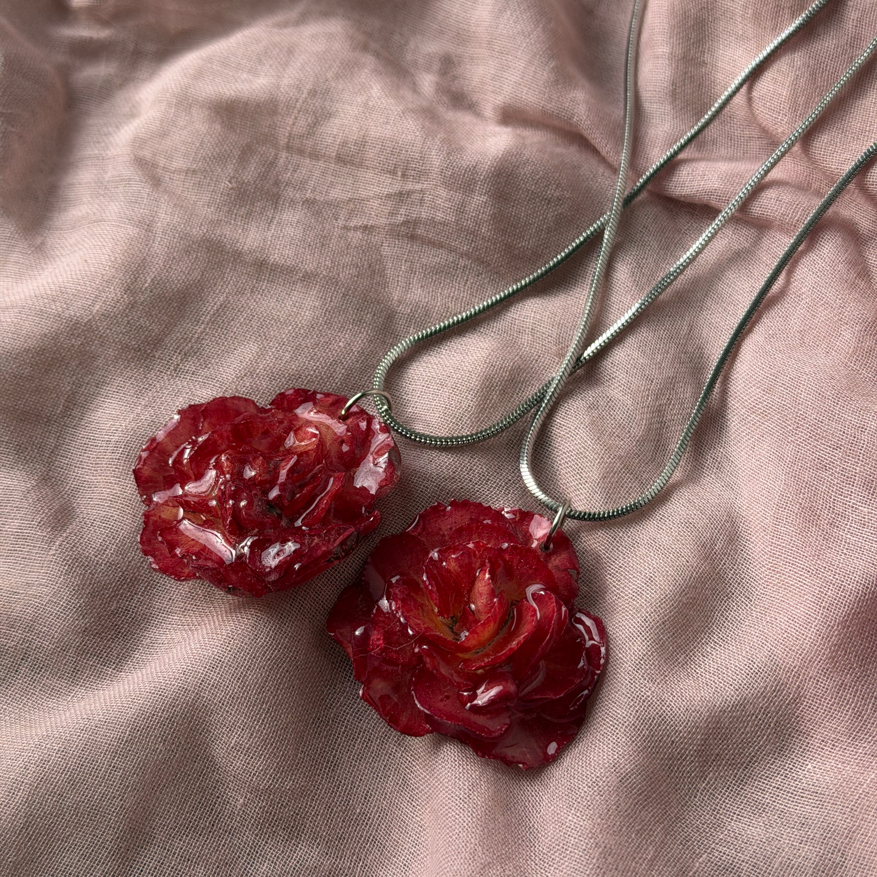 Collar Clavel - Carmesí