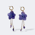 Par de Pendientes Hortensia Cascada: flor lavanda con cadenas doradas y colgantes de amatista